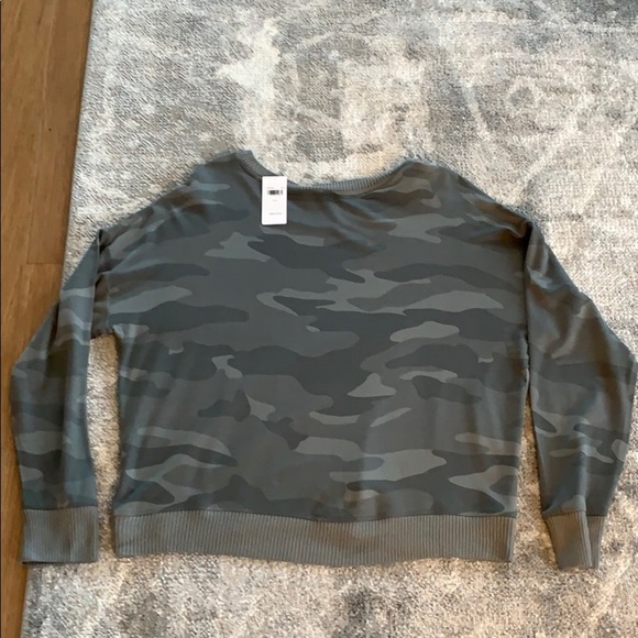 💕HP💕Splendid camo pullover shirt - Picture 5 of 10